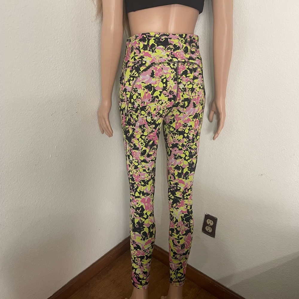 Lululemon Swift Speed High-Rise Tight 28" Inflect Floral Highlight Yellow Multi- - Picture 4 of 16